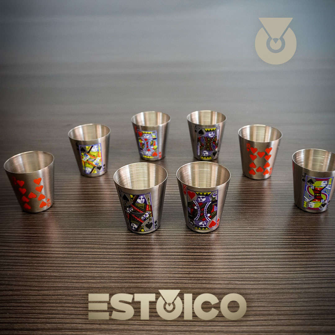 shots-chupitos metalicos poker, tragos, licores, brindis, estoico, colombia, bogotá